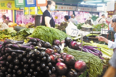 图为河西区三水道菜市场、南开区林苑菜市场、河北区王串场五号路菜市场。