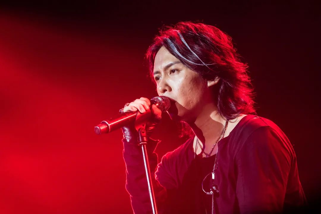 《披荆斩棘》张淇老婆撞脸尹正，两人至今无子，年少认识相伴20年