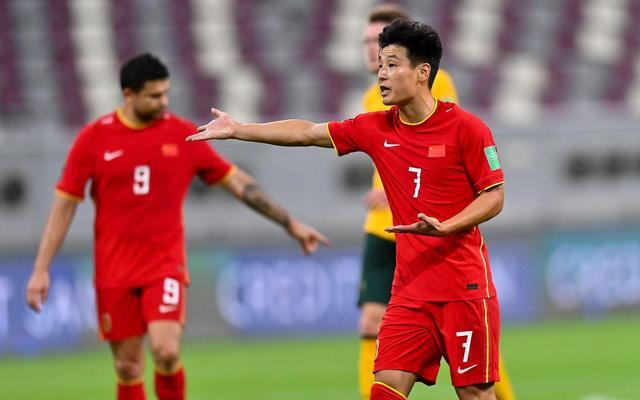 中越大战身价差4.7倍，国足铁卫复出，越南网友：输谁都不输中国