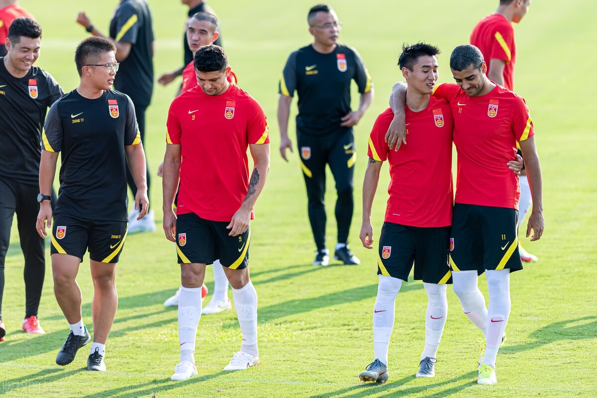 李铁积极变化令人欣慰，防守反击才是王道，和越南一战不容有失