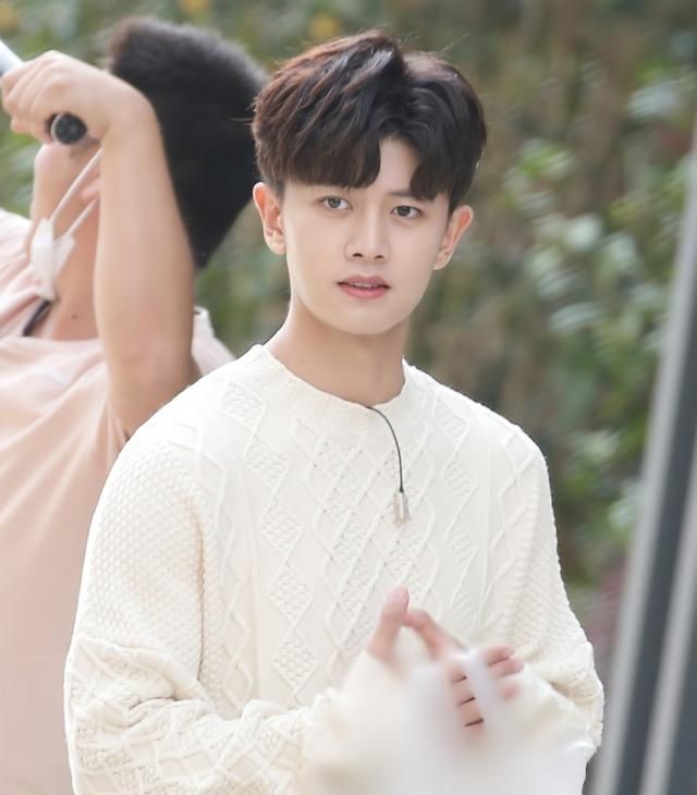 任嘉伦演教授好嫩现代装比古装显小不外乎是这三个原因