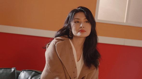 53岁周涛秋日氛围感穿搭,卡其色大衣配开叉裙,优雅知性气质绝了休闲区蓝鸢梦想 - Www.slyday.coM 53岁周涛秋日氛围感穿搭,卡其色大衣配开叉裙,优雅知性气质绝了休闲区蓝鸢梦想 - Www.slyday.coM