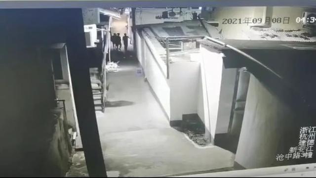 “偷来的钱还不够路费”一夜间3人疯狂作案7起,被抓后却说“你们这里东西太难偷了”休闲区蓝鸢梦想 - Www.slyday.coM “偷来的钱还不够路费”一夜间3人疯狂作案7起,被抓后却说“你们这里东西太难偷了”休闲区蓝鸢梦想 - Www.slyday.coM