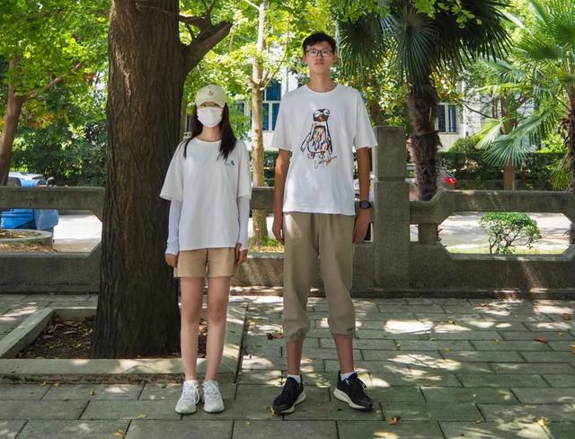 这名武大新生身高2米,床要加长,摸到篮筐so easy…休闲区蓝鸢梦想 - Www.slyday.coM 这名武大新生身高2米,床要加长,摸到篮筐so easy…休闲区蓝鸢梦想 - Www.slyday.coM