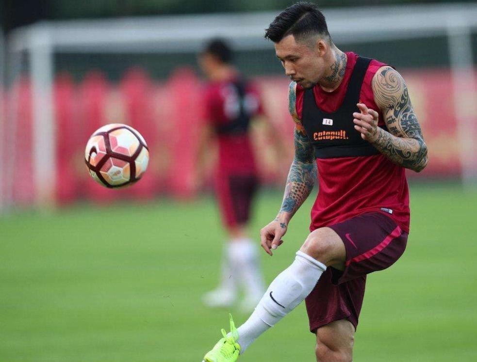 确定!两大国脚火线驰援国足,王刚或遭弃用,李铁战越南杀气腾腾