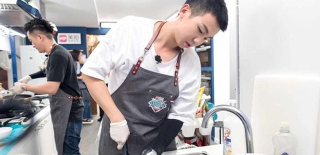 昔日《快男》季军,沉寂8年后,因《披荆斩棘的哥哥》终于要火了休闲区蓝鸢梦想 - Www.slyday.coM 昔日《快男》季军,沉寂8年后,因《披荆斩棘的哥哥》终于要火了休闲区蓝鸢梦想 - Www.slyday.coM