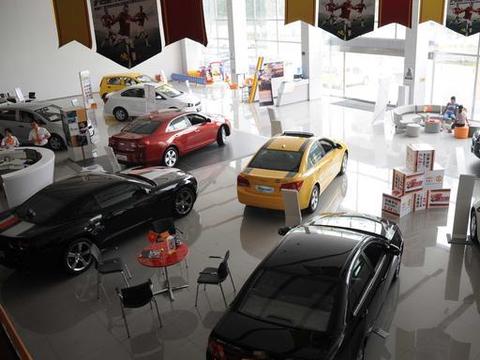 为什么越来越多有钱人不买车？内行人一开口:原来大家都不傻