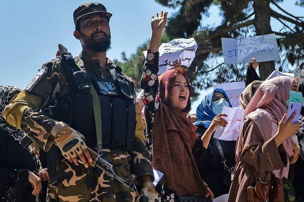 又是敌对势力?阿富汗妇女上街抗议,塔利班:背后有外国推手休闲区蓝鸢梦想 - Www.slyday.coM 又是敌对势力?阿富汗妇女上街抗议,塔利班:背后有外国推手休闲区蓝鸢梦想 - Www.slyday.coM