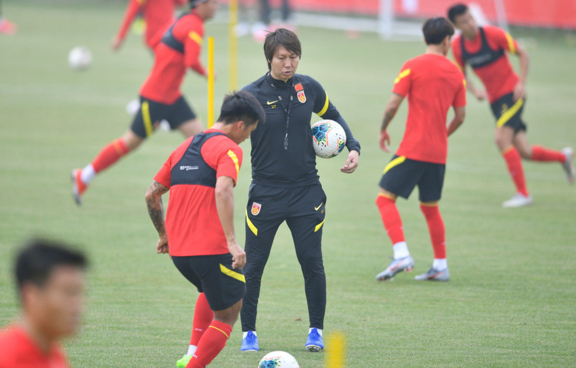 徐亮指出国足最大问题,李铁辛苦两年未见成效,我们能赢越南吗?