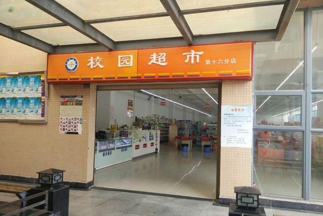 某高校开学,快递多到把路堵死,网友:这届学生的购买力真可怕!休闲区蓝鸢梦想 - Www.slyday.coM 某高校开学,快递多到把路堵死,网友:这届学生的购买力真可怕!休闲区蓝鸢梦想 - Www.slyday.coM