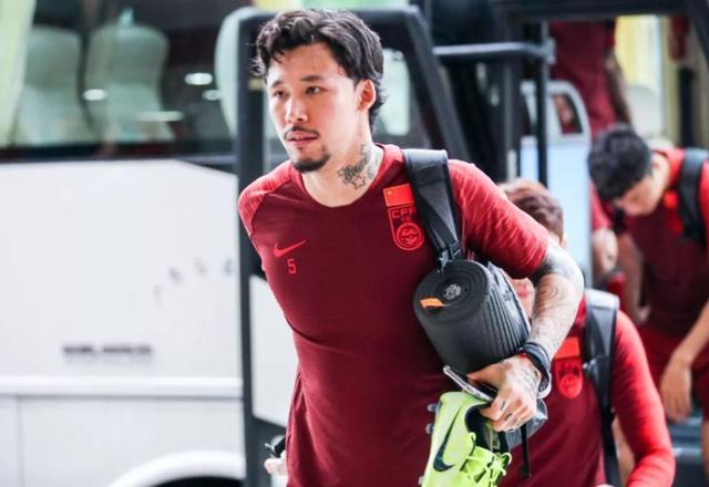 两大国脚回归!李铁战越南亮出底牌,王刚可能会被弃用