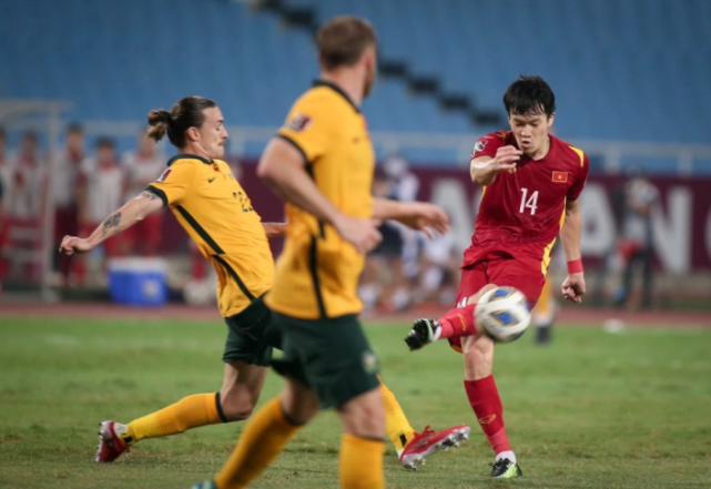 越媒:有了归化球员后国足没有进步,越南队表现比他们更好