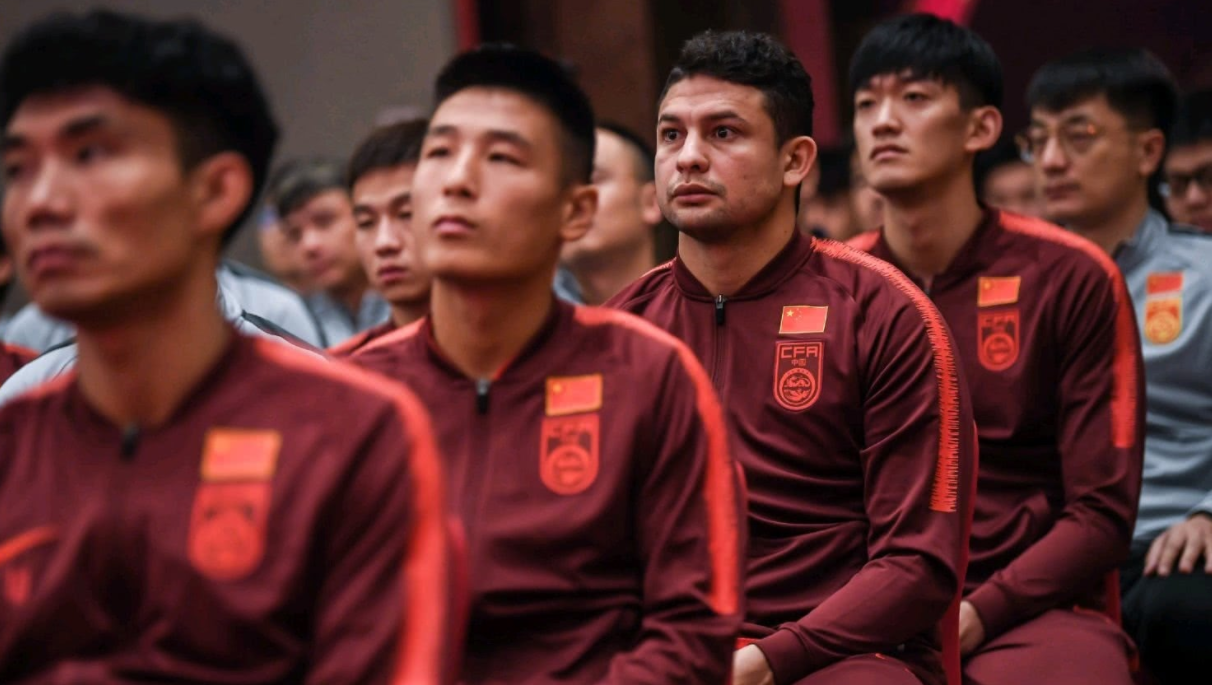 徐亮指出国足最大问题,李铁辛苦两年未见成效,我们能赢越南吗?