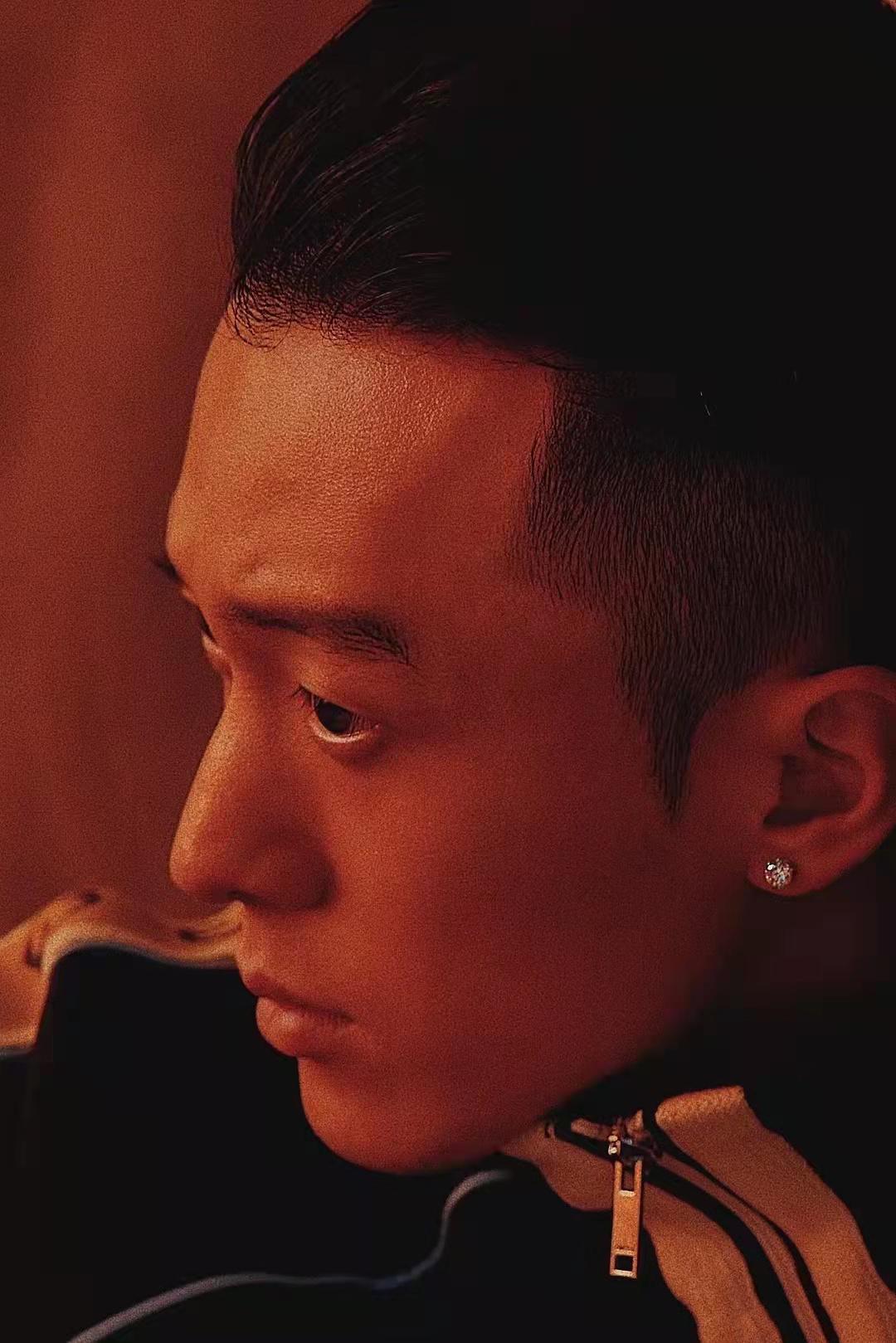 痞帅渣男侯雯元火了凌潇肃李现结合体肌肉型男靠身材出圈
