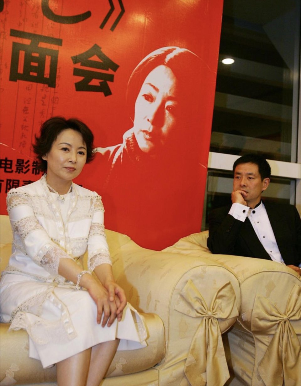 63岁的张瑜状态超好,穿一袭黑色连衣裙优雅亮相,尽显端庄气质 63岁的张瑜状态超好,穿一袭黑色连衣裙优雅亮相,尽显端庄气质