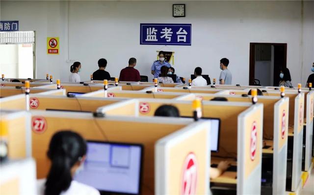 珠海学员考科目一时突然双手捂脸,被考官带出考场!考试成绩……休闲区蓝鸢梦想 - Www.slyday.coM 珠海学员考科目一时突然双手捂脸,被考官带出考场!考试成绩……休闲区蓝鸢梦想 - Www.slyday.coM