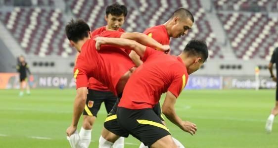 国足抵达阿联酋,一个月的集训会有何效果,能战胜越南吗?