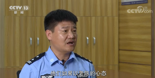 为了反诈,警察叔叔也成了“主播”!“网红”老陈闲不住、爱折腾休闲区蓝鸢梦想 - Www.slyday.coM 为了反诈,警察叔叔也成了“主播”!“网红”老陈闲不住、爱折腾休闲区蓝鸢梦想 - Www.slyday.coM