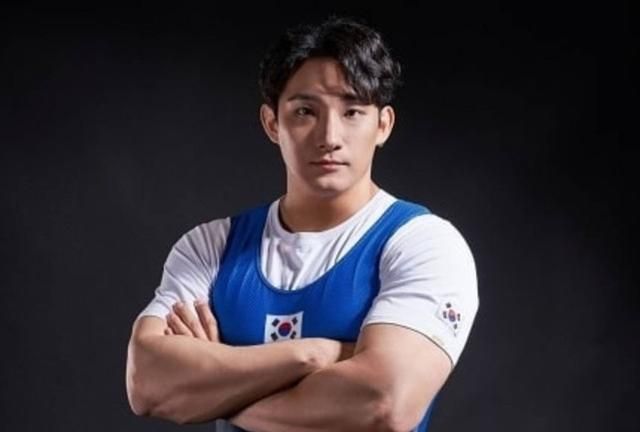 病床不够就用奥运纸床来凑?疫情肆虐!<a href=