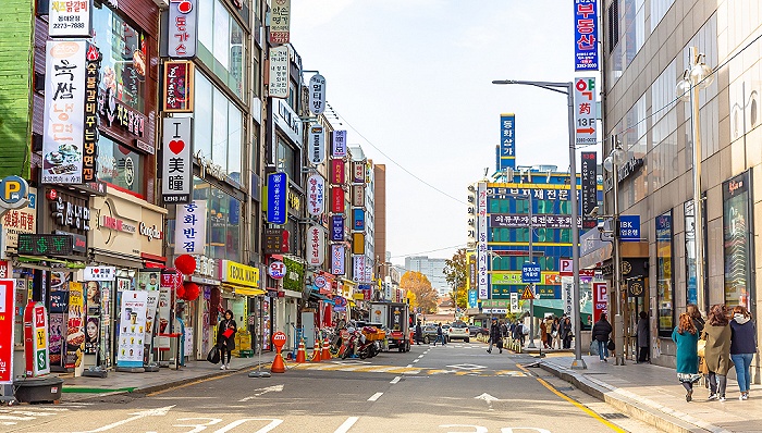 韩国购物天堂变“地狱”，明洞近八成韩妆店倒闭歇业