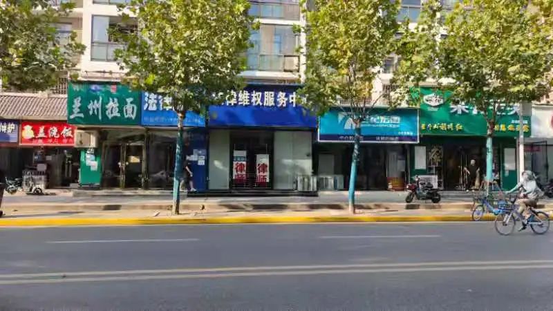 ▲9月13日下午,事发门店已经上锁。新京报记者 刘瑞明 摄