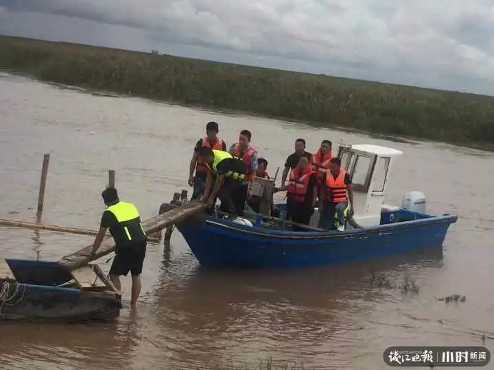 浙江一地紧急停工!台风“灿都”登陆时间地点可能又有变!钱塘江巨浪拍岸,多地已遭风雨“暴击”休闲区蓝鸢梦想 - Www.slyday.coM 浙江一地紧急停工!台风“灿都”登陆时间地点可能又有变!钱塘江巨浪拍岸,多地已遭风雨“暴击”休闲区蓝鸢梦想 - Www.slyday.coM