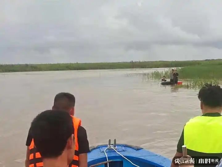 浙江一地紧急停工!台风“灿都”登陆时间地点可能又有变!钱塘江巨浪拍岸,多地已遭风雨“暴击”休闲区蓝鸢梦想 - Www.slyday.coM 浙江一地紧急停工!台风“灿都”登陆时间地点可能又有变!钱塘江巨浪拍岸,多地已遭风雨“暴击”休闲区蓝鸢梦想 - Www.slyday.coM