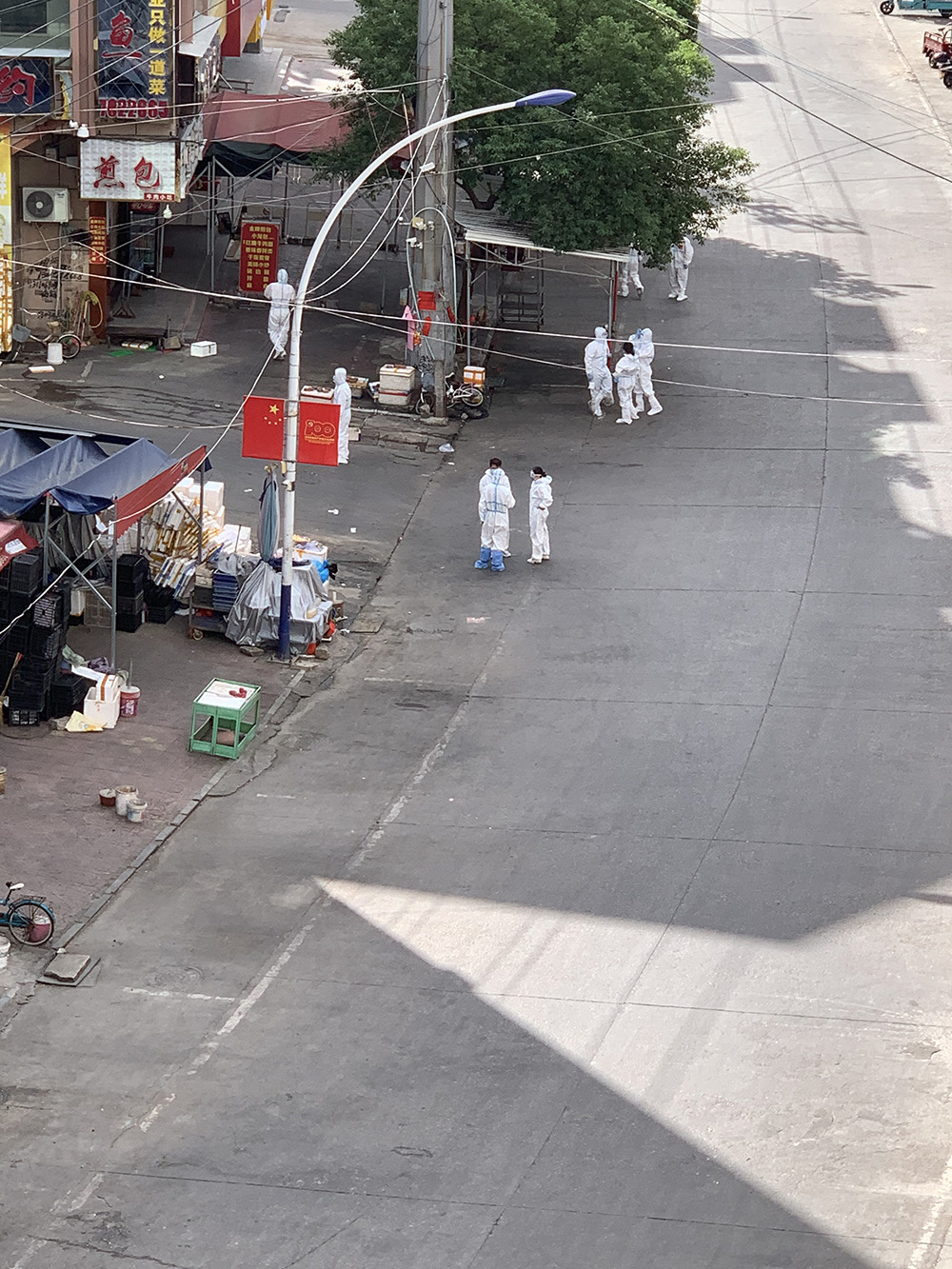 2021年9月13日,福建莆田枫亭镇全镇升为高风险区域,大家严格遵守防疫措施,在家隔离,街道空旷。人民视觉 图