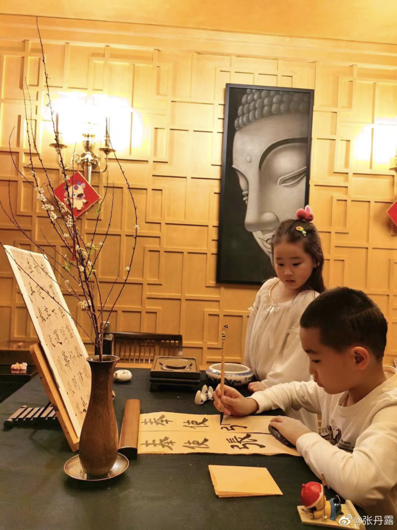 赵文卓豪气养娃!5岁小女生日宴豪华奢侈,大女儿学费近百万 赵文卓豪气养娃!5岁小女生日宴豪华奢侈,大女儿学费近百万