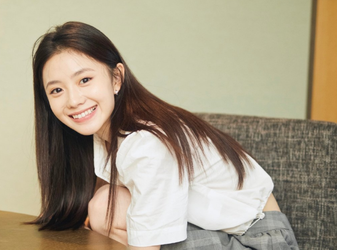 成龙新电影开机，刘浩存是女主角，网友愤怒发声：有她就不看！