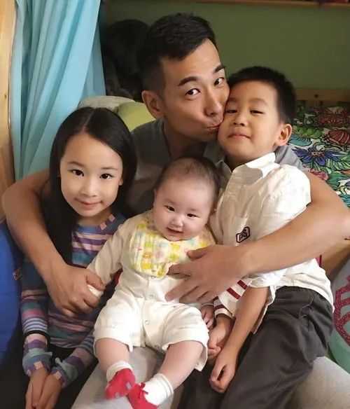7组三胎家庭：赵文卓富养孩子，黄磊被指重男轻女，张艺谋被罚款