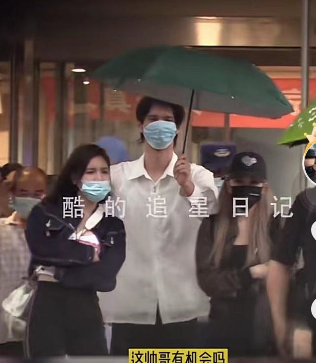 周扬青新恋情?跟罗昊分手后,同一年轻男子手牵手去医院休闲区蓝鸢梦想 - Www.slyday.coM 周扬青新恋情?跟罗昊分手后,同一年轻男子手牵手去医院休闲区蓝鸢梦想 - Www.slyday.coM