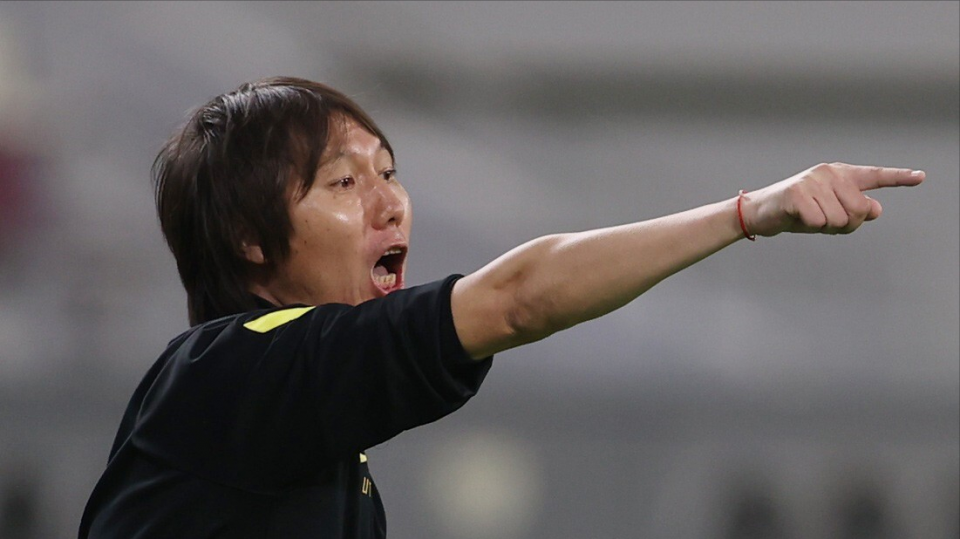 国足备战遭遇两连重击!越南主帅烟雾弹换人,李铁这下不乐观
