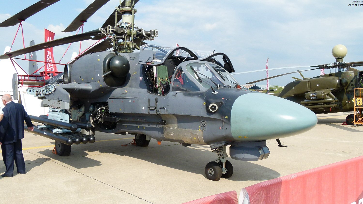 卡-52K直升机的旋翼可以向后折叠，减少占地面积。