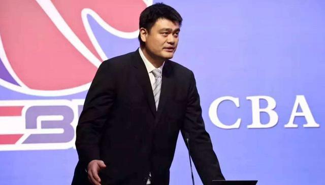 篮球运动员年薪排行_新鲜出炉!NBA球员年收入前十排行榜,詹姆斯第一,克莱第七