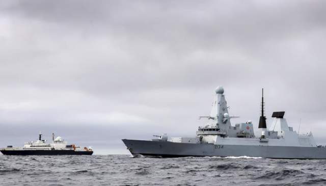 现身敏感海域，这艘<a href=