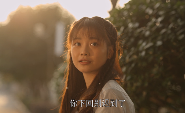 年轻演员演年代剧：农村男大学生妆容精致，女特务执行任务化全妆