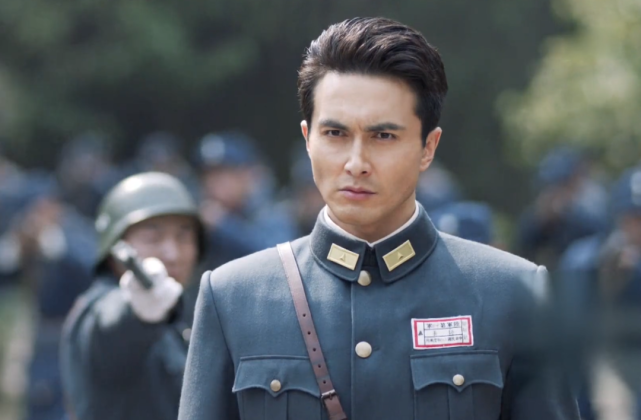 年轻演员演年代剧：农村男大学生妆容精致，女特务执行任务化全妆