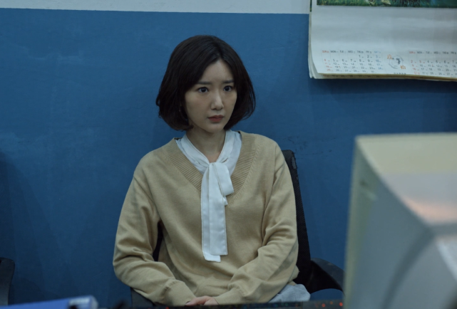 年轻演员演年代剧：农村男大学生妆容精致，女特务执行任务化全妆