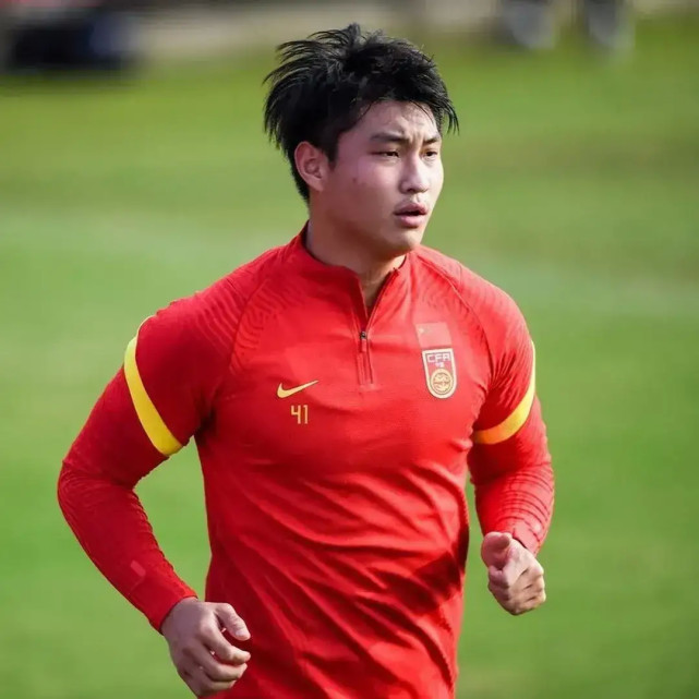 韦世豪与归化球员来电 李铁把电闸拉了!国足VS越南需上4大悍将