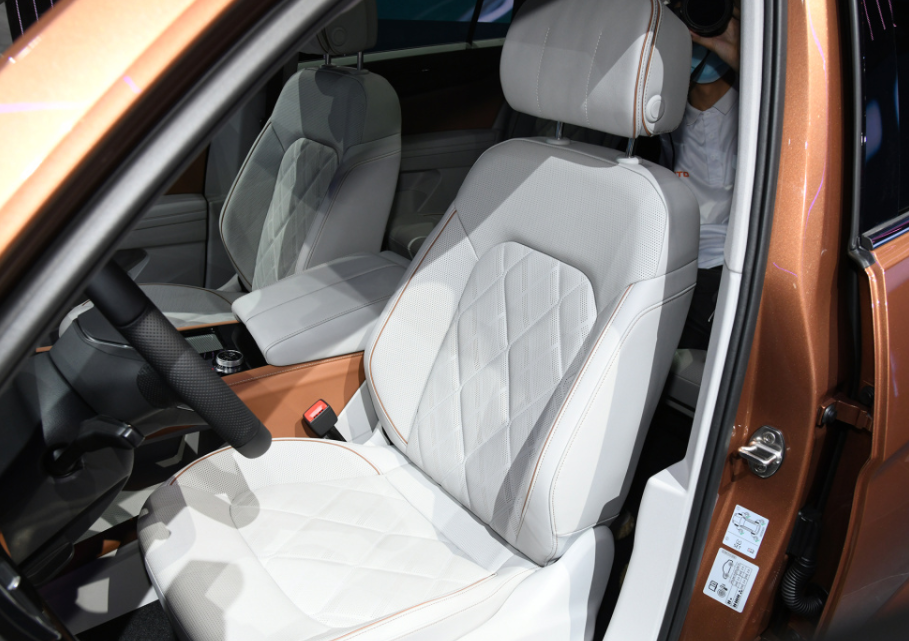 同价位对比谁更香?大众途昂VS凯迪拉克XT6