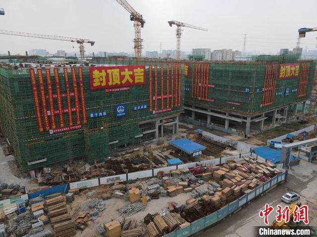 深圳宝安环境治理项目(二期)主体工程全部封顶 黄文忠 摄