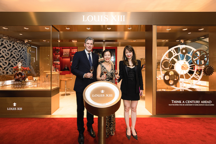 路易十三上海首家品牌店启幕,在时光流转中探索法式生活艺术休闲区蓝鸢梦想 - Www.slyday.coM 路易十三上海首家品牌店启幕,在时光流转中探索法式生活艺术休闲区蓝鸢梦想 - Www.slyday.coM