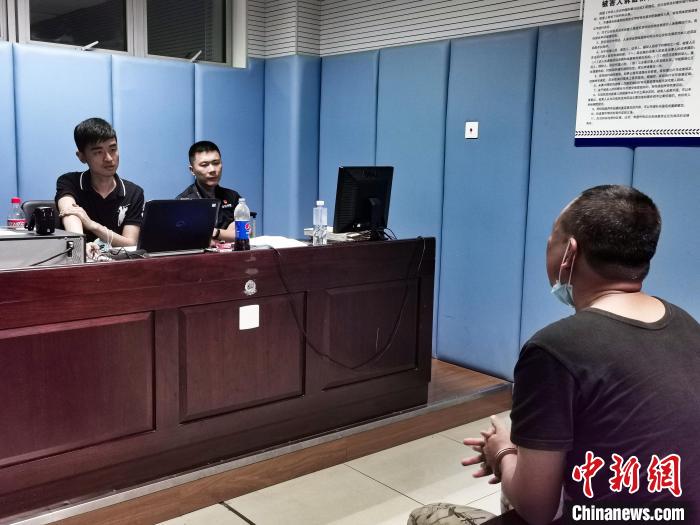 目前,犯罪嫌疑人汤某被依法刑事拘留,案件在进一步审理中。 上海警方供图