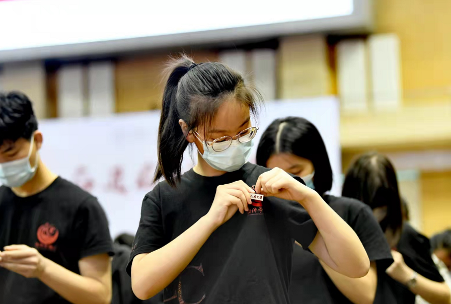 人大8000多名新生同上“开学第一课”: 如何成为一名合格的人大人休闲区蓝鸢梦想 - Www.slyday.coM 人大8000多名新生同上“开学第一课”: 如何成为一名合格的人大人休闲区蓝鸢梦想 - Www.slyday.coM