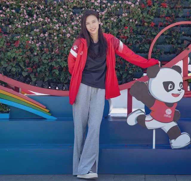 女子蹦床第一美女晒照,浓眉大眼真女神,粉丝们纷纷盼“偶遇” 女子蹦床第一美女晒照,浓眉大眼真女神,粉丝们纷纷盼“偶遇”