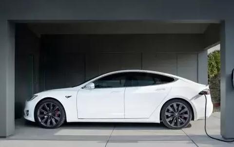 美国交管局要求12家车企协助调查特斯拉