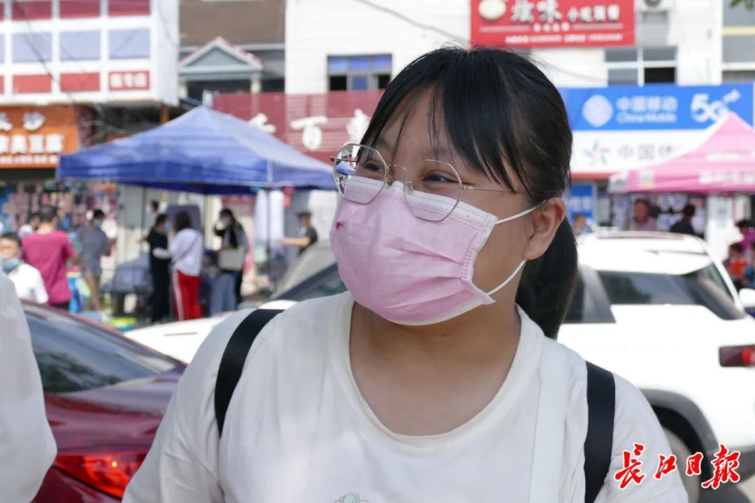湖北首批定制大学生村医开学