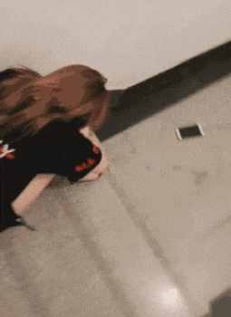 美女帮我按下3楼,谢谢 搞笑段子:委婉搞笑的二货女 1,女把男的手机藏