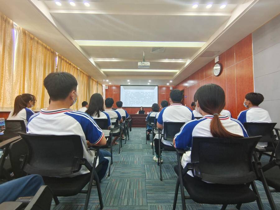 威海青年好网民走进高校,与大学生分享“青春网事”休闲区蓝鸢梦想 - Www.slyday.coM 威海青年好网民走进高校,与大学生分享“青春网事”休闲区蓝鸢梦想 - Www.slyday.coM